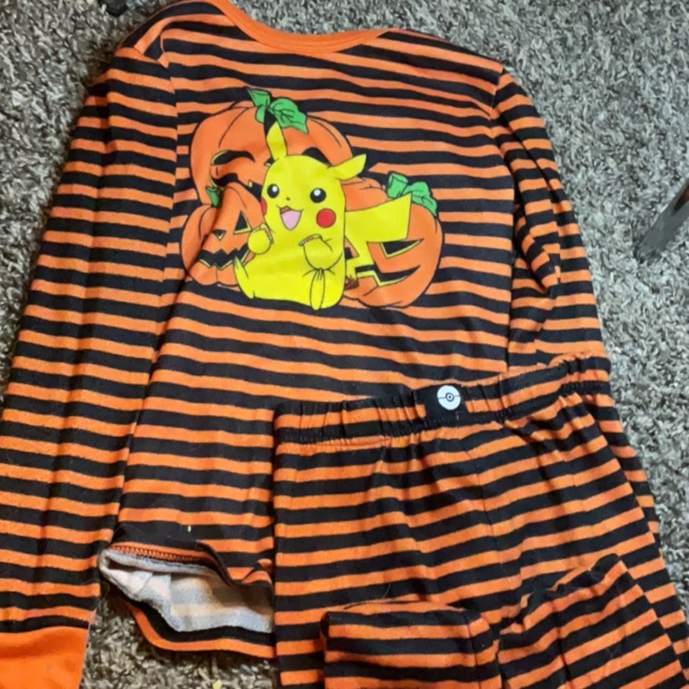 Striped Halloween Pajama Set with Pikachu 10/12 size